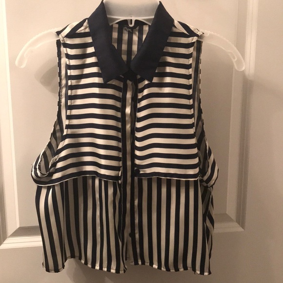Striped sleeveless button up - Picture 2 of 3